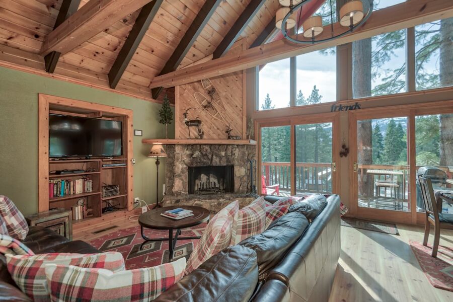 Alpine Meadows Backside Vacation Rental living room3