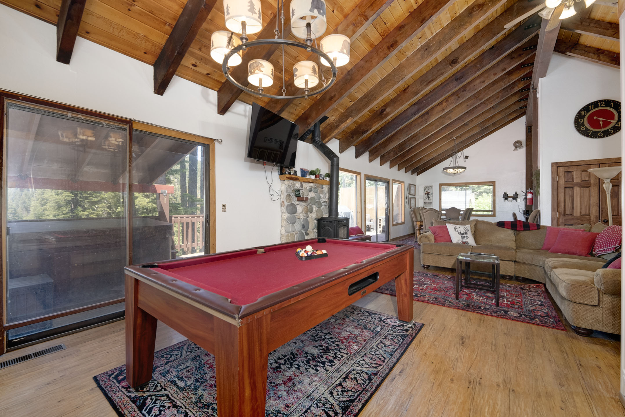 Kingswood Estates with Views pool table2