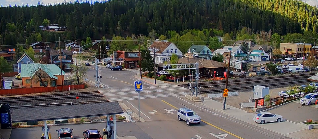 downtown-truckee-shopping