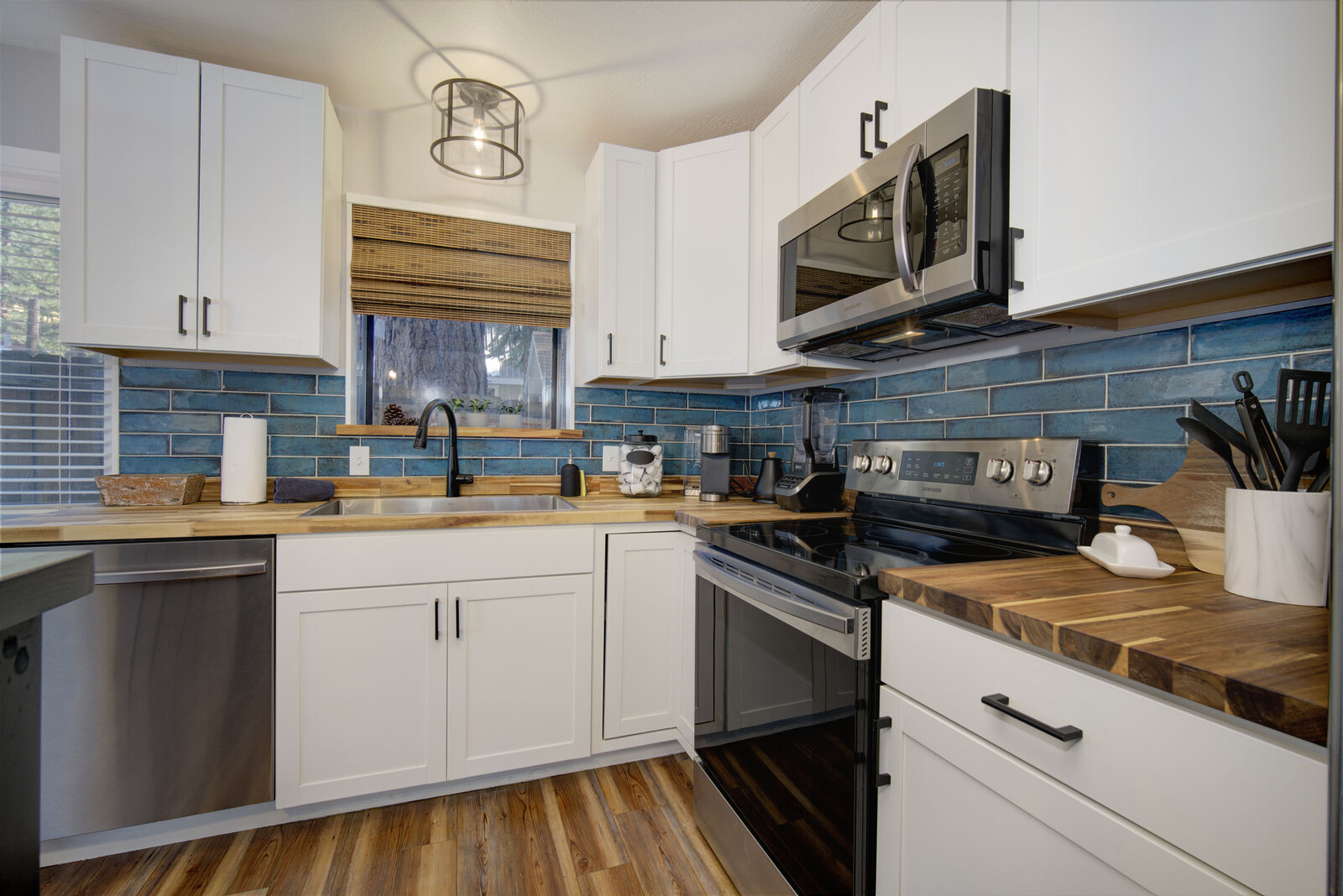 Kings Beach Designer Cabin Golden kitchen1