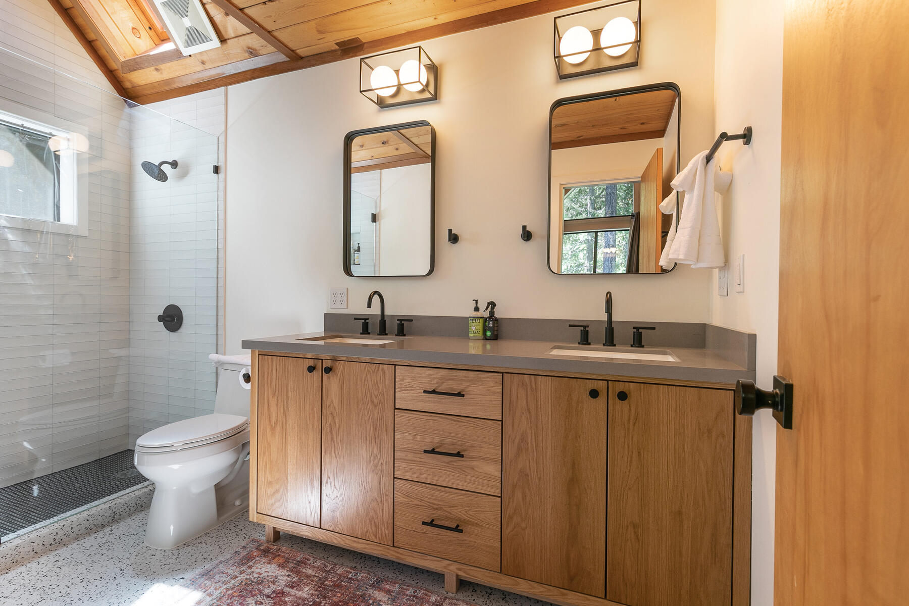 Tahoe Donner Newly Renovated Luxury Bathroom3