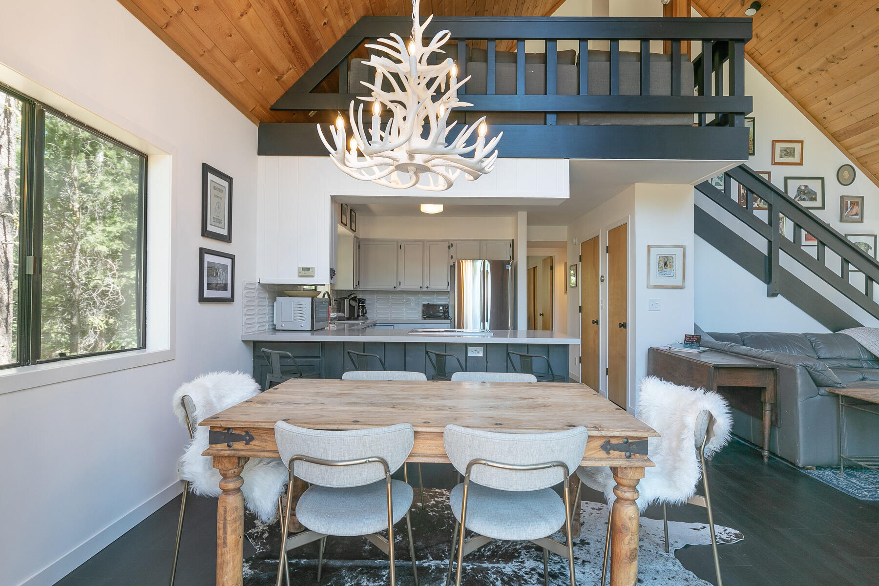 Tahoe Donner Newly Renovated Luxury Dining Room1