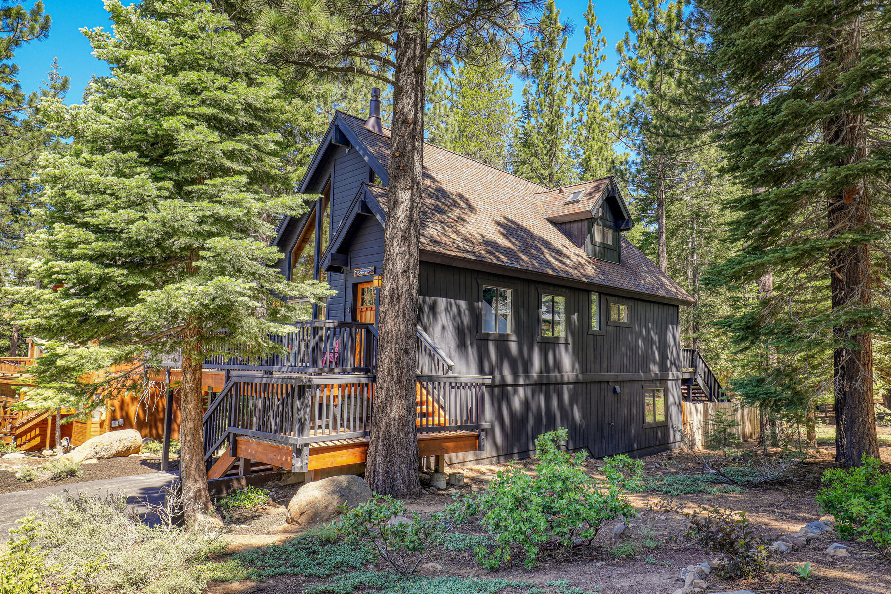 Tahoe Donner Newly Renovated Luxury Exterior-005