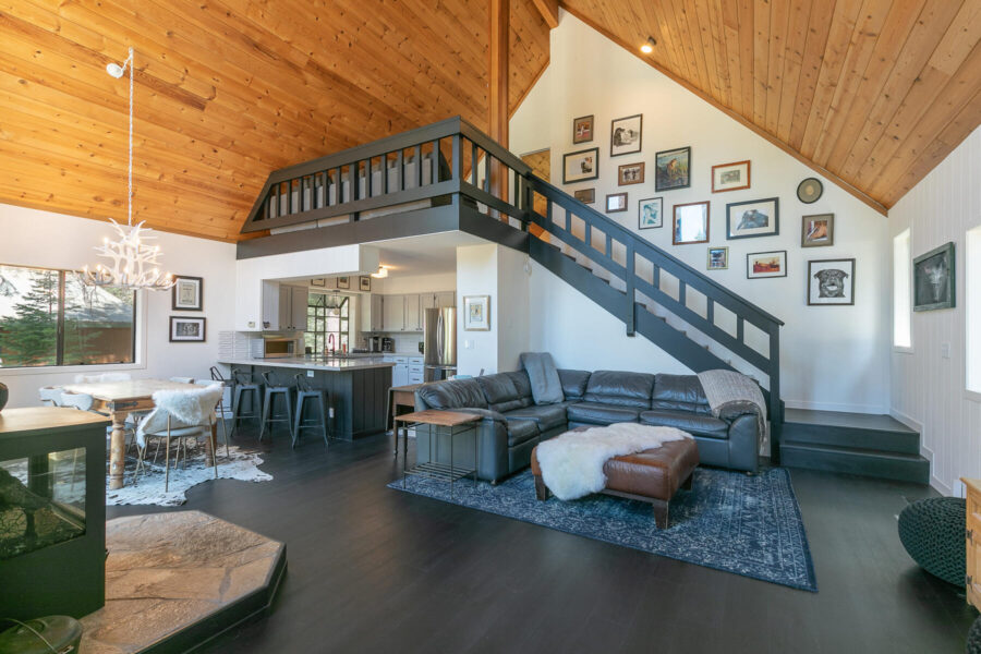 Tahoe Donner Newly Renovated Luxury, 4 Bdrm, 6 Beds, 3.5 Bath, Sleeps 10