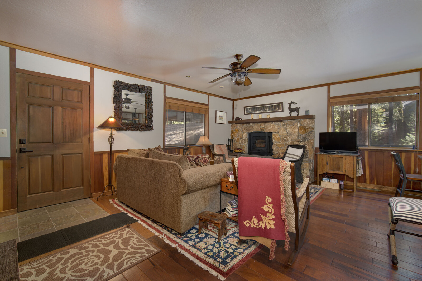 Tahoe Donner Northwoods Cabin living room1