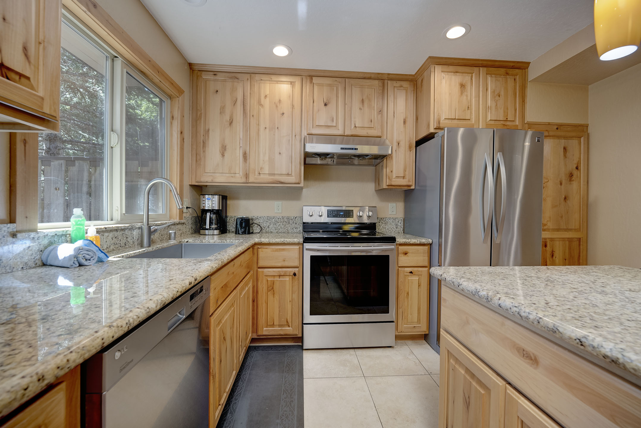 Tahoe City Newly Updated kitchen4