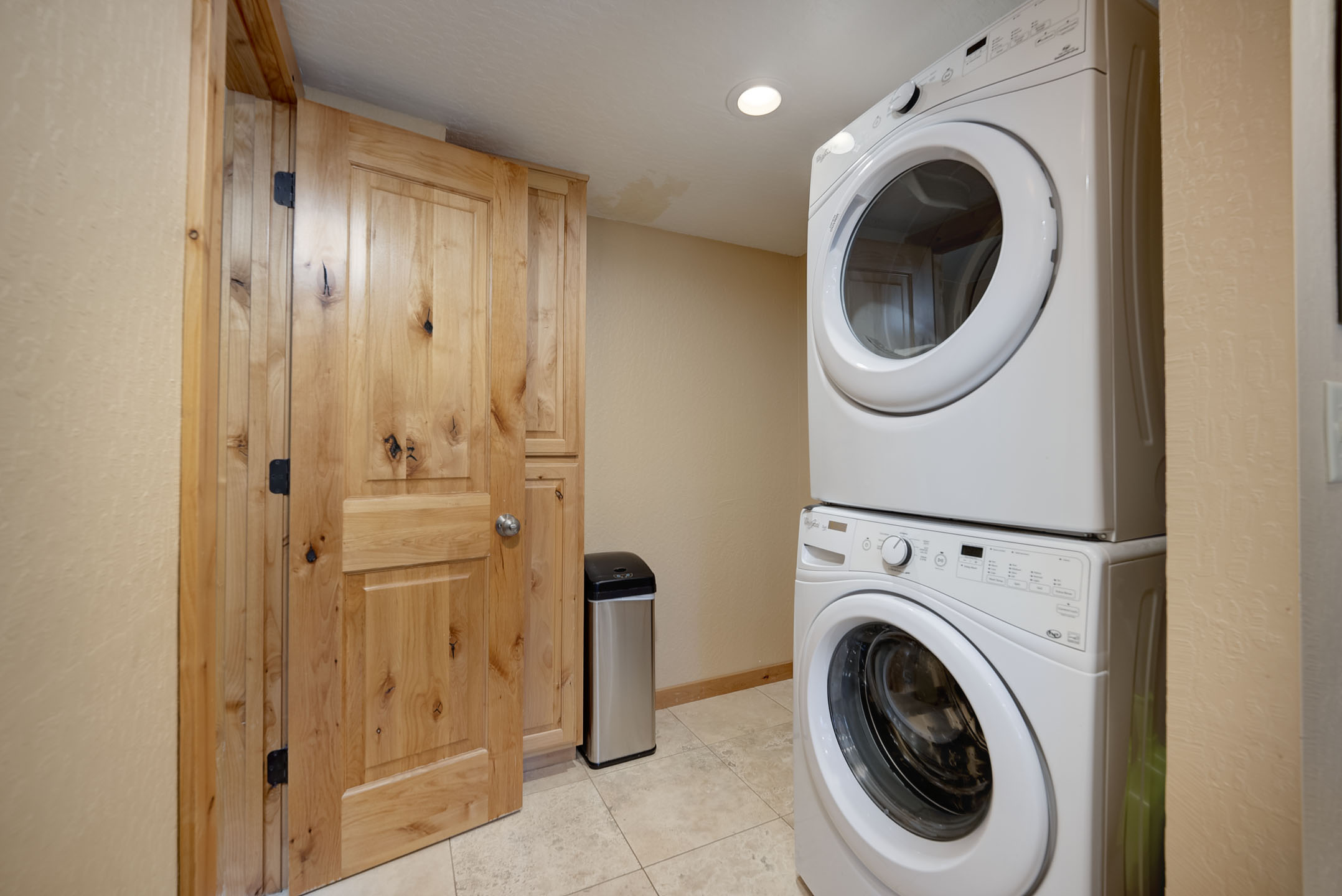 Tahoe City Newly Updated laundry2