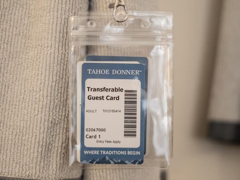 Guest card for a Truckee vacation rental hangs on a beige towel.