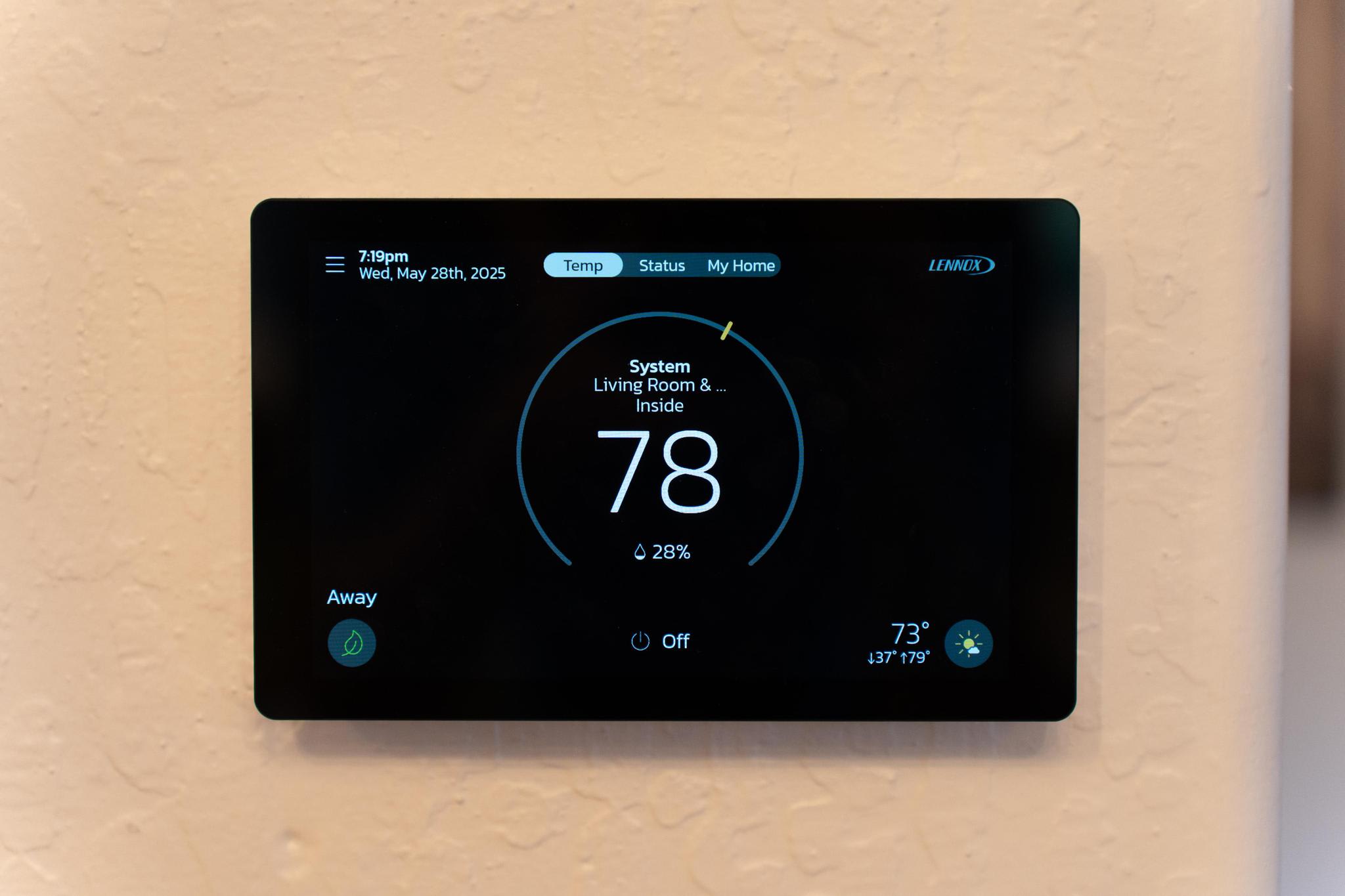 Thermostat display in a Truckee vacation rental set at 78°F, showing a modern and comfortable living environment.