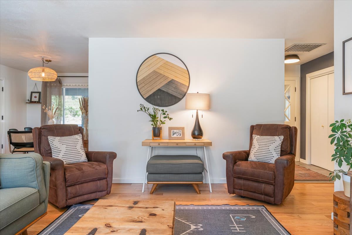 Cozy living room in a Truckee vacation rental with brown armchairs, a wooden coffee table, and stylish decor.